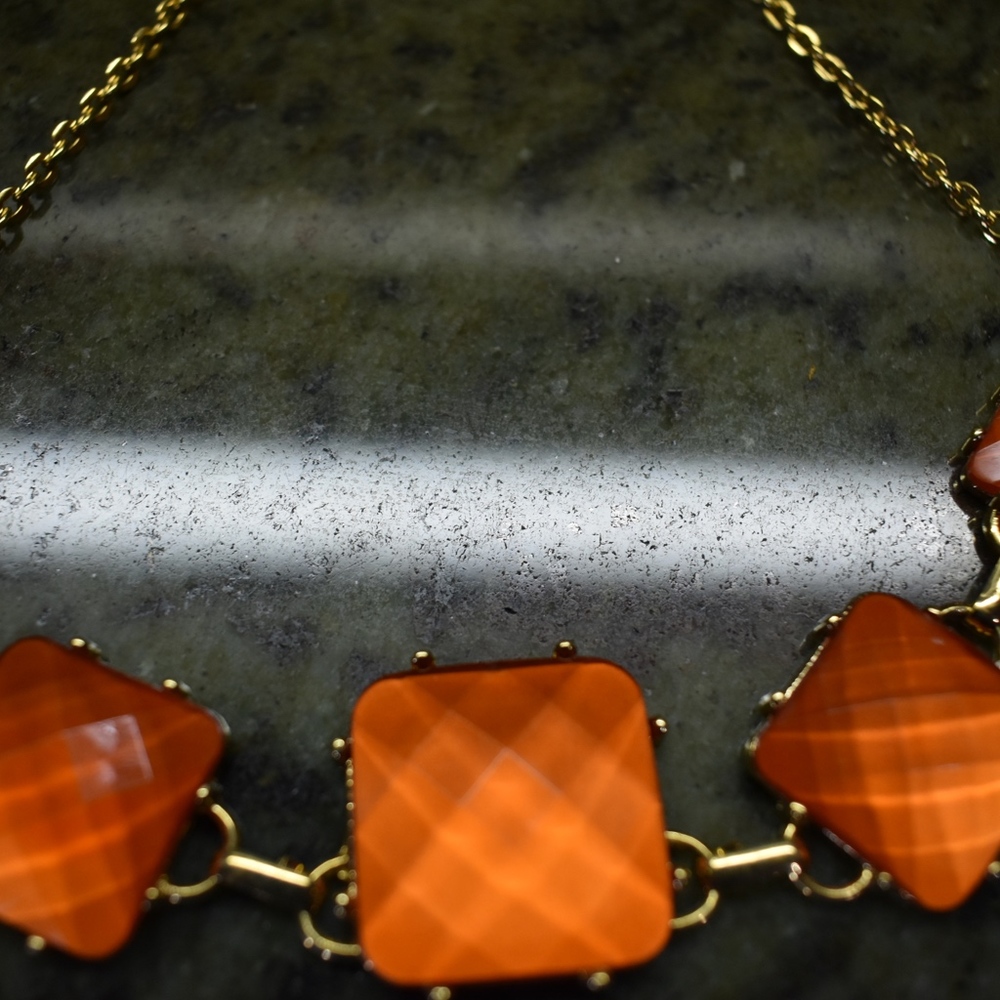 Orange! Unbranded costume necklace - Picture 4 of 7